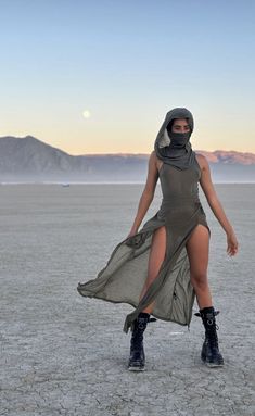 Dune Outfits Women, Wasteland Rave Outfits, Desert Inspired Outfits, Dune Themed Outfits, Dune Style Clothing, Leather Festival Outfit, Dune Clothes Aesthetic, Survival Aesthetic Outfits