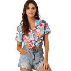 A great shirt to be paired with shorts or jeans. Enjoy the summer with the help of the Hawaiian leaf-printed shirt. Lend a touch of charm to your new season wardrobe with this shirt. Whether on carnivals, festivals, vacations, on the beach, or even at a theme party, you will certainly receive many compliments. Suitable for wearing to the beach. Hawaiian Leaf, Concerts Outfits, Hawaiian Outfits, Movie Outfits, Hawaiian Shirt Women, Party Blouse, Floral Leaves, Beach Shirt, Floral Print Blouses