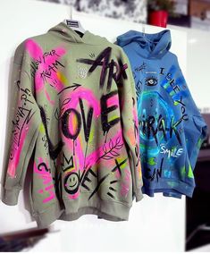 Graffiti Clothing, Customised Denim Jacket, Ropa Upcycling, Painted Clothes Diy, Creative Clothes, Painted Denim, Custom Jacket, Painted Clothes, Dope Fashion