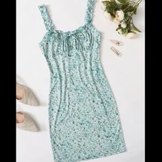 Floral Dress With Ruched Bust And Bow Mini / Mid Soft And Stretch Not See Through At All Nwot Ditsy Floral Dress, Short Bodycon Dress, Looks Party, Floral Bodycon, Shein Dress, Womens Floral Dress, Green Floral Dress, Dress For Short Women, Tie Dress