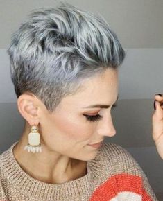 Enchanting Short Hairstyles Ideas For Women To Try 01 White Pixie Haircut, Hair Color Grey Silver, Short Haircut Ideas, Pixie Haircut Short, White Hair Color, Haircut Short, Short Hair Color