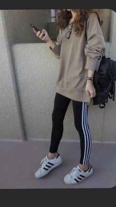 Casual Sporty Outfits, Tomboy Style Outfits, Fashionista Clothes, Korean Fashion Trends, Fashion Hacks Clothes, Tomboy Fashion, Sporty Outfits, Kpop Fashion Outfits