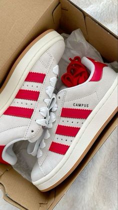 Dr Shoes, Trendy Shoes Sneakers, Preppy Shoes, Pretty Shoes Sneakers, Shoes Outfit Fashion, Adidas Shoes Women, Cute Nike Shoes