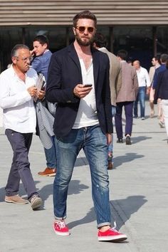 Mens Summer Outfits, Spring Outfits Men, Ray Ban Wayfarer, Blazer Jeans, Red Sneakers, Mens Casual Outfits, Men Looks