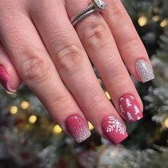 Nail Designs December, Xmas Nails Simple, Nails Simple Christmas, Cute Christmas Nails Simple, Nails Shorties, Christmas Nails Cute, Christmas Nails Simple, Nail Ideas Cute, Shorties Nails