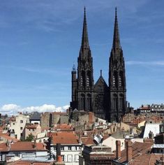 an image of a cityscape that looks like it is in the middle of europe