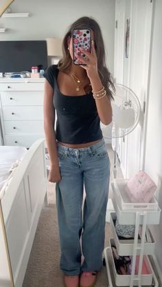 Birkenstock School Outfit, Cute Bday Outfits For School, Clean Baddie Aesthetic Outfits, Low Waste Jeans Outfits, Cafe Outfit Ideas Summer Casual, Cute Class Outfit College, Mid Rise Straight Jeans Outfit, Katerina Stratford Outfits, Realistic Outfits For School