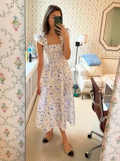 The Ellie Nap Dress - Blue Botanical - Hill House Home Bach Brunch, Family Photo Dresses, Italy Photoshoot, Hoi An Tailor, Europe Clothes, Tomato Girl, Katie Kime, Pretty Preppy, Game Day Fits