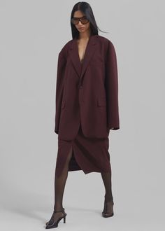 Brooklyn Blazer - Navy – The Frankie Shop Women’s Burgundy Suit, Fall Suits Women, Wine Blazer Outfit, Oversized Suit Women, Suits With Skirts, Fall Suit, Burgundy Blazer, Burgundy Skirt, Work Fits