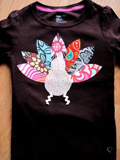 paigeandbrooke: How to make a turkey shirt...watch out jeromie honors, I might be making one for u :) Make A Turkey, Diy Turkey, How To Make Turkey, Thanksgiving Preschool, Girls Thanksgiving, Thanksgiving Tee, Turkey Shirts, Shirt For Boys, Shirt Diy