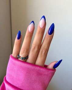 Explore Trendy Almond Nail Colors & Designs for Spring 2024 Almond Blue Nails, Almond Nails Blue, Summer Gel Nails, Blue Nail Polish, Blue Nail Designs, Makijaż Smokey Eye, Gel Nail Polish Set, Spring Nail Art