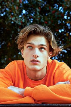 Curtain Haircut, Hairstyles For Teenage Guys, 90s Hairstyles Men, Trendy We Fryzurach, Middle Part Hairstyles, Teenage Guys, Mens Hair Trends, Men Haircut Styles, 90s Hairstyles