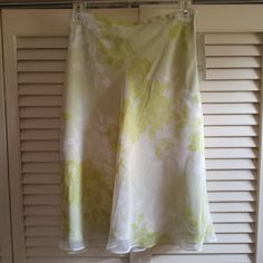 Apt. 9 Knee Length Skirt Nwt Size: 6 Color: Lime Green & White Fabric: Sheer Overlay; Fully Lined - Other Details Shown On Tag Pic White Flowy Skirt Bottoms, Sheer Overlay, Knee Length Skirt, White Fabric, White Fabrics, Lime Green, Knee Length, Womens Skirt, Size 6