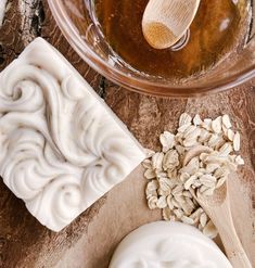 This honey oatmeal soap recipe is the perfect way to get started on your homemade soap journey.  Great for anyone that loves making soap! Oatmeal Soap Recipe, Diy Goat Milk Soap, Goat Milk Soap Recipe, Glycerin Soap Base, Oatmeal Soap