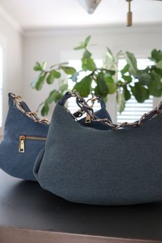 Created from durable denim, this handbag combines functionality with trendy aesthetic! With its versatile style, you’ll be adding this bag to every outfit this summer. Zipper closure Outside pocket 2 inside pockets Detachable strap Measurements: Width: 13” Height: 7.5”