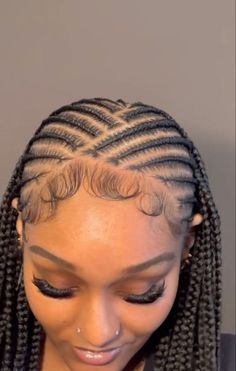 How to take care of Fulani Braids? How to prep your hair to perform the style? Check out the answer these and other questions! Simple Fulani Braids, Braids Simple, Fulani Braids Hairstyles, Cute Weave Hairstyles, Cute Braided Hairstyles, Braided Hairstyles For Teens, Fulani Braids