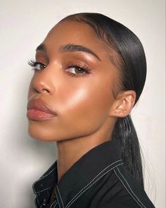 Natural Dark Skin Makeup 18 Ideas: Enhancing Your Beauty with Confidence - women-club.online Foundation Match, Neutral Lip Color, Contouring Techniques, Daytime Makeup, Flawless Base, Neutral Lips, Skin Undertones, Makeup For Black Skin, Evening Makeup