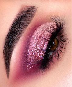 Soft Pink And Purple Eyeshadow Looks, Birthday Makeup Pink Glitter, Light Pink Eyeshadow Looks With Glitter, Pink Prom Makeup For Brown Eyes, Light Pink Quinceanera Makeup, Glitter Makeup Pink, Pink Chunky Glitter Eye Makeup, Pink Sparkle Eyeshadow Looks, Light Pink Makeup Looks Full Face