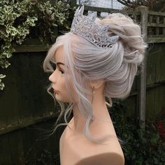 Queen Updo With Crown, Hairdos With Crown, Wedding Hair Updo With Crown, Hair Updo With Crown, Royal Updo Hairstyles, Princess Hair Updo, Wedding Updo With Crown, Princess Updo Hairstyles, Queen Hairstyles Crown