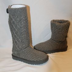 Ugg Classic Cardi Cabled Knit Boots Offer Supreme Comfort To Stay Warm Throughout A Cold Day Journey. A Medial Zipper With A Pull-On Style Shaft Gives Easy To Wear Experience. The Quilted Boots Have Round Toes And Cable-Knit Upper. A Textile Lining And 17mm Uggplush Upcycled Wool And Lyocell Insole Ensures Better Insulation. 17mm Uggplush Upcycled Wool And Lyocell Midsole. Sugarsole Eva Outsole. Can Be Worn Tall Or Folded Over For A Mini Boots New In Box Guaranteed Authentic Ugg Knit Boots, Knit Ugg Boots, Mini Boots, Quilted Boots, Cozy Boots, Knit Boots, Ugg Classic, Sweater Knit, Cute Fits