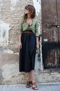 How To Wear Belts, Tan Midi Skirt, Skirt Diy, Teenage Outfits, Rock Outfit, Black Midi Skirt, Midi Skirts, Inspired Outfits