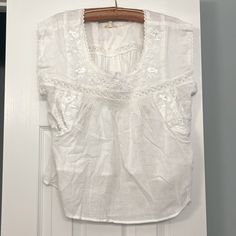 En Creme White Lace Baby Doll Shirt Sz L Spring Cotton Tops With Lace Trim, Summer Cotton Top With Lace Trim, Casual Summer Shirt With Lace Trim, Beach White Cotton Peasant Top, White Short Sleeve Tops With Lace Trim, White Cotton Peasant Top For Beach, Cute Tops For Daywear, White Lace Trim Short Sleeve Tops, Cotton Tops With Lace Trim And Short Sleeves