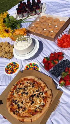 picnic ideas aesthetic picnic Food And Desserts, Picnic Ideas