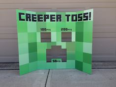 a paper cut out of a face with the words creeper tots on it