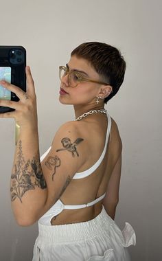 Short Shaved Side Hairstyles, Shaved Hair Hairstyles, Mullet Buzzcut, Buzzcut Mullet, Long Buzzcut Women, Shaved Sides Pixie, Shaved Head Designs, Shaved Hair Designs, Buzzed Hair