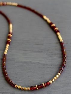 قلادات متدلية, Gold Beaded Necklace, Waist Jewelry, Garnet And Gold, Gold Bead Necklace, January Birthstone, How To Make Necklaces