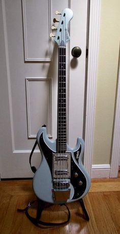 Bass guitar Electric Guitar Pictures, Cool Bass Guitars, Bass Aesthetic, Gitar Vintage, I Love Bass, Electric Guitar Design, All About That Bass, Guitar Obsession, Custom Electric Guitars