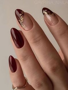 20 Gorgeous Burgundy and Gold Nails for the Perfect Winter Vibes | Everygirl Edit Maroon Nails, Gold Nail, Her Nails, Fall Nail Art, Funky Nails