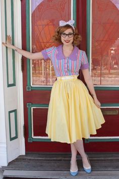 Cute Vintage Outfits 1950s, Kitsch Outfit Ideas, Plus Size 1950s Fashion, 50s Housewife Outfit, 1970s Inspired Outfits, 1950s Housewife Fashion, Fun Teacher Outfits Elementary, 50s Inspired Outfits, Dapper Day Outfits