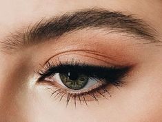 Makeup Brown, Skincare Korean, Tutorial Eyeliner, Boda Ideas, Makeup Korean, Simple Eyeliner, Beauty Make-up, Emo Makeup