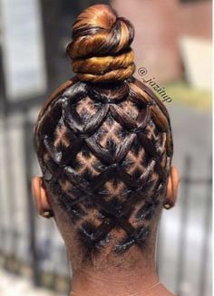 Rubber Band Design Ponytail, Rubber Band Hairstyles Natural Hair Puff, Rubberband Hairstyles Black Women, Rubberband Hairstyles Natural Hair, Rubber Band Hairstyles Natural Hair, Band Hairstyles, Sleek Braided Ponytail, Rubber Band Hairstyles, Black Hair Updo Hairstyles