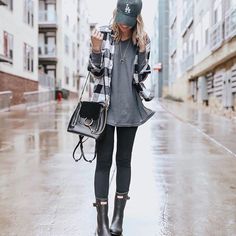 Short Hunter Boots Outfit, Rain Outfits, Rainboots Outfit, Ankle Wellies, Mommy Clothes, Rain Boot Outfit, Hunter Boots Outfit, Kay Kay, Hunter Boot