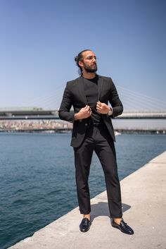 Collection : 2024-2025 spring/summer🔆Product : Oliver Slim Fit Mono Collared Black Blazer Color : Black Available Size : 46-48-50-52-54-56Concent: %40 Yün %30 Viskon %25 Polyester %5 Elestan Step into the new season with confidence in our Oliver Slim Fit jacket, part of the daring 2024-2025 spring/summer 🔆 collection. Featuring a special design with a mono collar and crafted with a blend of %40 wool, %30 viscose, %25 polyester, and %5 elastane, this black jacket will elevate your style and provide comfort. Available in sizes 46-56. Suits Clothing, Lapel Blazer, Slim Fit Jackets, Code Black, Slim Fit Blazers, Blazer Vest, Business Suit, Fitted Blazer