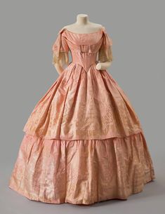 1850s Dress, 1850s Fashion, Victorian Era Fashion, 1860 Fashion, Era Fashion, Century Dress, Pink Evening Dress, 20th Century Fashion