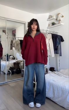 Flair Jeans Outfit Aesthetic, Lazy Aesthetic Outfit, Windy Weather Outfit, Winter School Fits, Baggy Jeans Winter Outfit, Baggy Fall Outfits, Art Museum Outfits, Warm Comfy Outfits, 50 Degree Weather Outfit