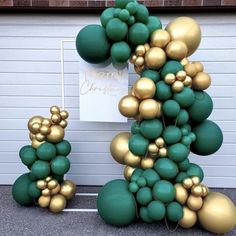 green and gold balloons are arranged in the shape of a christmas tree