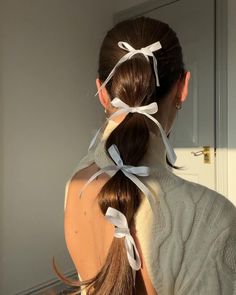 Balletcore ponytail hairstyle perfect for Halloween, fall hairstyles, easy hair for school Messy Pixie Haircut, Spring Haircuts, Birthday Hairstyles, Easy Bun Hairstyles, Bow Hairstyle, Classic Hairstyles