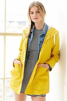 BDG New Fisherman Rain Coat Raincoat Outfit, Mens Raincoat, Long Rain Coat, Coat Street Style, Yellow Raincoat, Coat Outfit, Marmaris, Yellow Jacket, Raincoats For Women