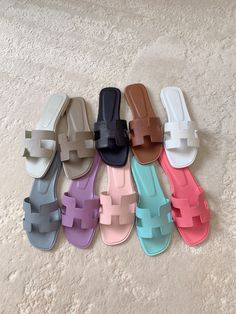 Hermes Flats, Hermes Sandals Heels, Slippers Hermes, Hermes Sandals Aesthetic, Hermes White Sandals, Hermes Legend Sandals, Hermes Slippers, Vestidos Sport, Trendy Slippers