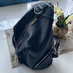 Never Used Casual Black Backpack With Detachable Strap, Casual Black Leather Backpack With Detachable Strap, Chic Black Crossbody Backpack, Chic Black Backpack For Daily Use, Chic Black Backpack With Detachable Strap, Chic School Backpack With Zipper Pocket, Chic Black Backpack With Zipper Pocket, Chic Black Standard Backpack, Leather Backpack