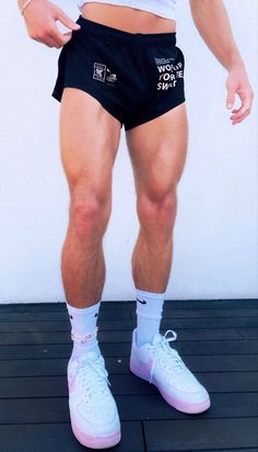 Mens Legs Reference, Gym Outfits Aesthetic Men, Man Legs Reference, Gay Outfits, Look 80s, Leg Workout At Home, Gym Outfit Men, Hunks Men, Mens Fashion Streetwear