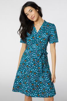 floral print v-neck dress - a charming print starring the cutest ladybugs amongst fresh foliage and flora - flattering details in the bust with dainty pin tucks around the neckline - fit and flare skirt - cinched in waist - mid length dress - short sleeves - removable waist sash Sophie wears a size 8 they are 178cm, with a 84cm bust, 62cm waist and 84cm hips Noli wears a size 14 she is 178cm, with a 96cm bust, 78cm waist and 114cm hipsProduct code: PGFT425105 V-neck Floral Dress With Ditsy Print, Ditsy Floral Print V-neck Dress For Garden Party, Cute V-neck Mini Dress For Garden Party, Floral Print A-line Midi Dress For Garden Party, Feminine Mid-length Floral Dress, Green V-neck Fit And Flare Dress, Green Fit And Flare V-neck Dress, Cute Ditsy Floral Print Dress For Garden Party, V-neck Sundress With Ditsy Floral Print