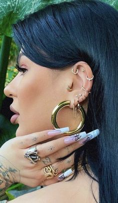 Gold Dermal Piercing, Maximalist Jewelry, Hippie Tattoo, Ear Piercings Chart, Urban Jewelry, Goddess Jewelry, Fancy Jewellery Designs, Dermal Piercing, Luxe Jewelry