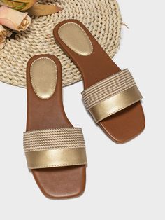 Metallic Flats, Outdoor Sandals, Wedding Sandals, Metallic Sandals, Elegant Shoes, Shoe Fits, Comfortable Flats