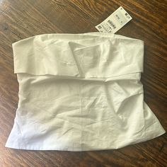 Never Worn And Very Flattering Elegant Strapless Crop Top For Beach, Elegant Strapless Cotton Top, Elegant Cotton Tube Top For Summer, Chic Zara Tube Top For Summer, Elegant Cotton Bandeau Tube Top, Zara Sleeveless Tube Top For Summer, Zara Bandeau Tube Top For Spring, Zara Spring Bandeau Tube Top, Zara Strapless Tops For Day Out