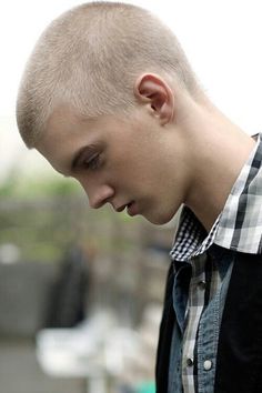 Inspiration Portrait, Gold Hair Colors, Mens Hair Trends, Bald Fade, Fade Haircut, Gold Hair, Cool Haircuts